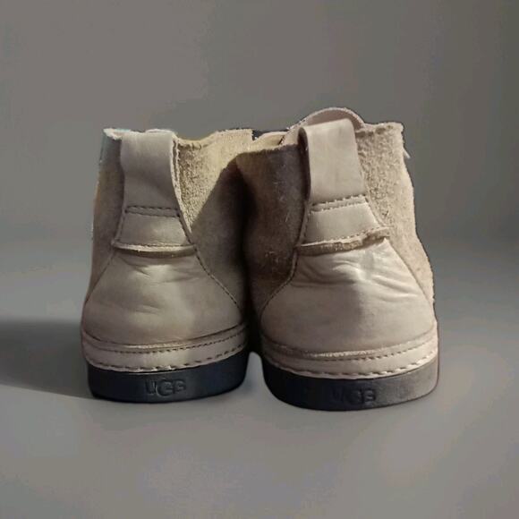 UGG Neumel chukka boots in a tan suede Sz. 11.5